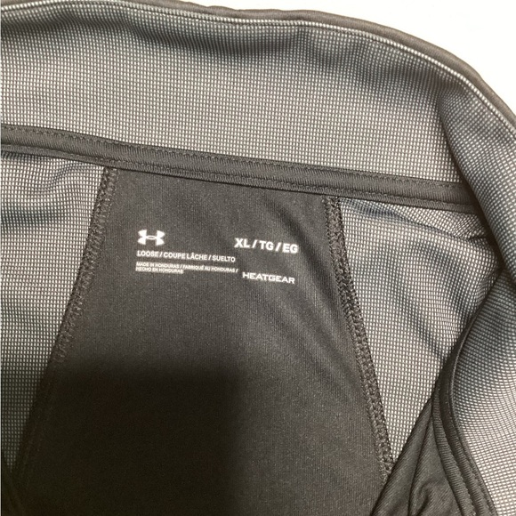 Under Armour Black and Gray light weight Performance Pullover - Picture 5 of 8